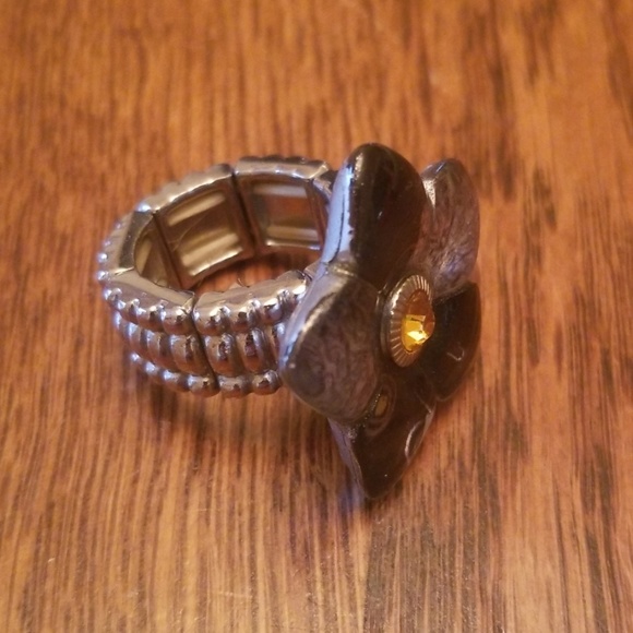 Flower ring - Picture 2 of 5